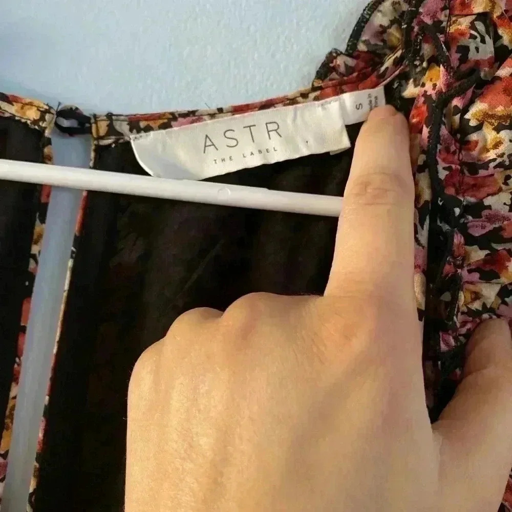 ASTR The Label Ruched Sleeve Floral Cottagecore Midi‎ Dress Small S Keyhole Back - Picture 4 of 12